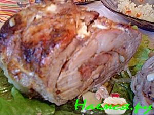 Свинина запеченная с луком и чесноком