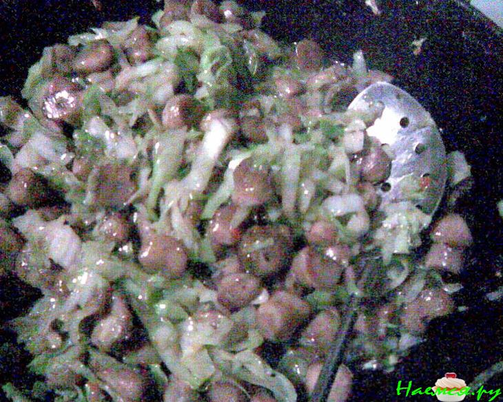 Легкий пирог - запеканка с капустой, шампиньонами и куриным мясом