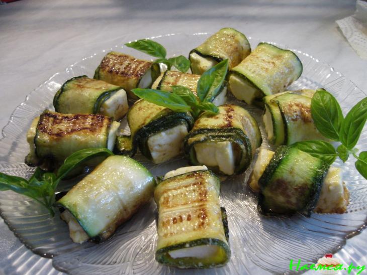 Рулетики из цуккини с сыром фета