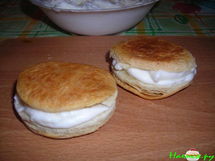 Кокосовые пирожные со сливочным кремом Кокосовые пирожные со сливочным кремом