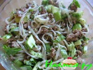 Салат из рисовой лапши