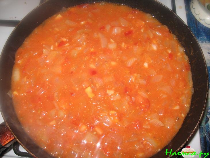 Мясные розочки в томатно-овощной заливке