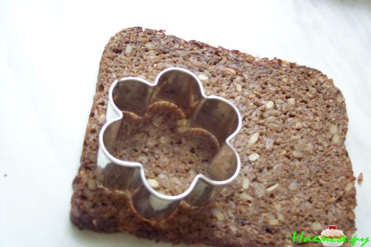 Канапе с креветками на черном хлебе Канапе с креветками на черном хлебе