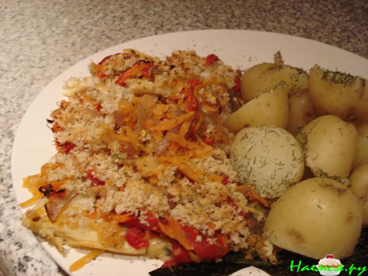 Филе трески под овощным одеялом с сухарями