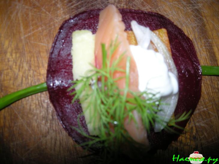 Релетики свекольные со слабосоленой семгой