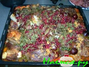 Говядина с овощами, сливой и клюквой