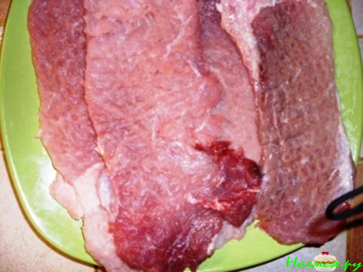 Рулет свиной с черносливом, грецкими орехами, чесноком, горчицей и хреном Рулет свиной с черносливом, грецкими орехами, чесноком, горчицей и хреном