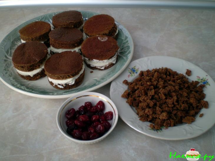 Пирожные с кремом и помадкой