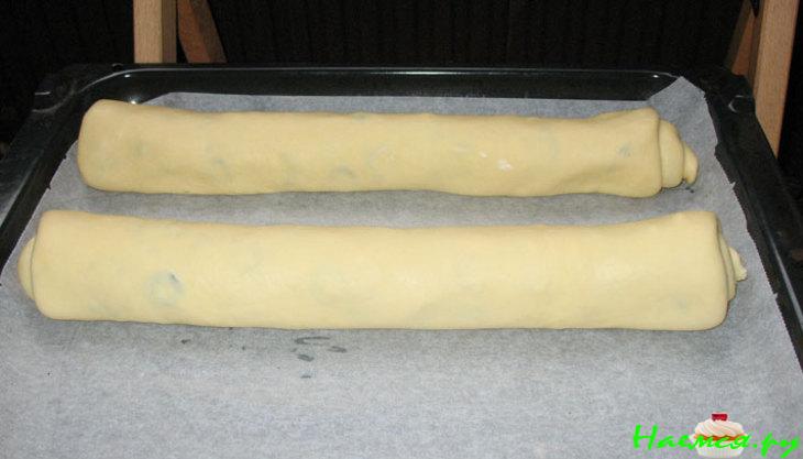 Рулет с творожно-сырной начинкой
