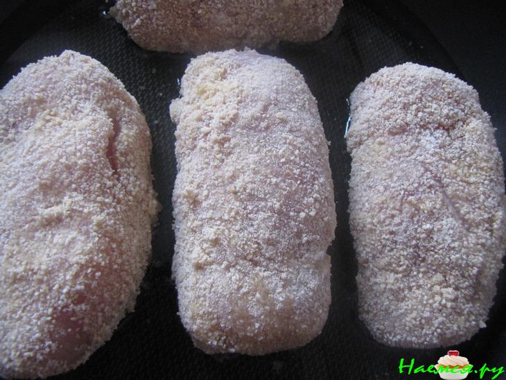 Куриные котлеты "Богатырские с сюрпризом", жаренные во фритюре