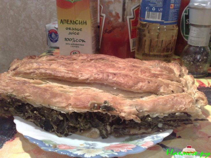 Слоеный пирог со шпинатом и сыром сулугуни