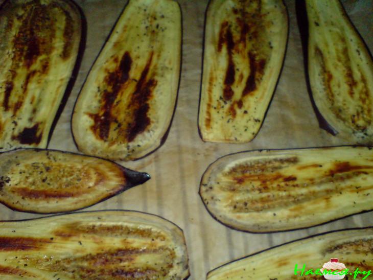 Салат из запеченный перчиков и баклажана