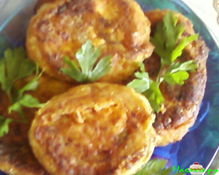 Мини-пицца с вареной колбаской и грибами