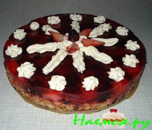 Ягодный торт на корже из мюсли Ягодный торт на корже из мюсли