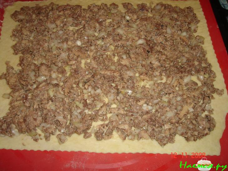 Рыбный пирог с консервированной сайрой