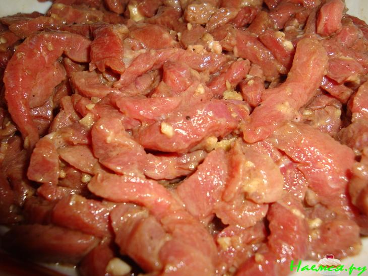 Говядина с шампиньонами,паприкой и луком (по-китайски)