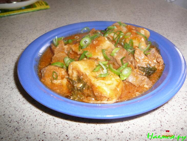 Мясо с луковыми рулетиками Мясо с луковыми рулетиками