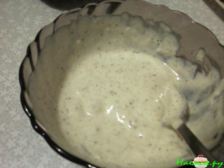 Филе белой рыбы под майонезно-чесночным соусом