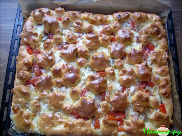 Пирог рыбный с паприкой, помидорами и моцареллой