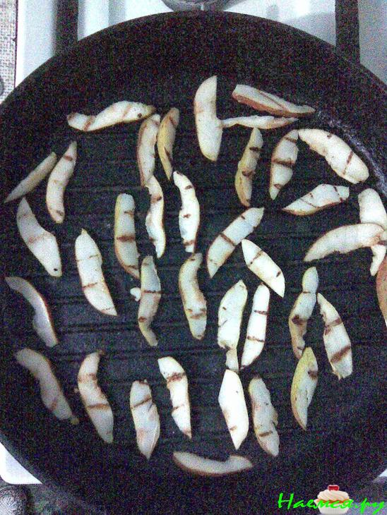 Салат с грушей и кедровыми орешками