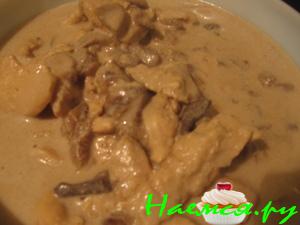 Куриная грудка с лесными грибами в сливочном соусе Куриная грудка с лесными грибами в сливочном соусе