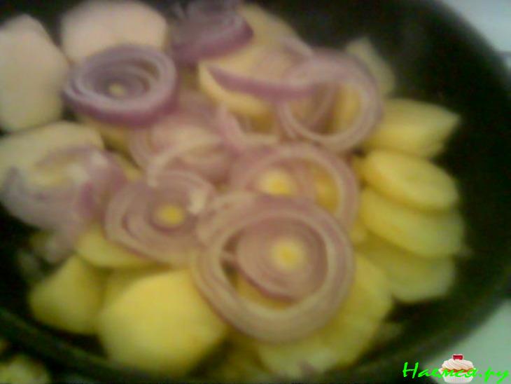 Картофель, тушеный в вине 