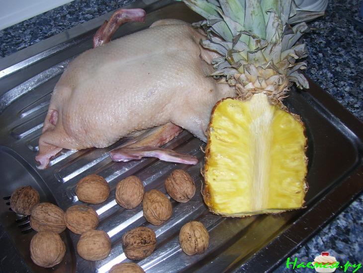 Утка с ананасом
