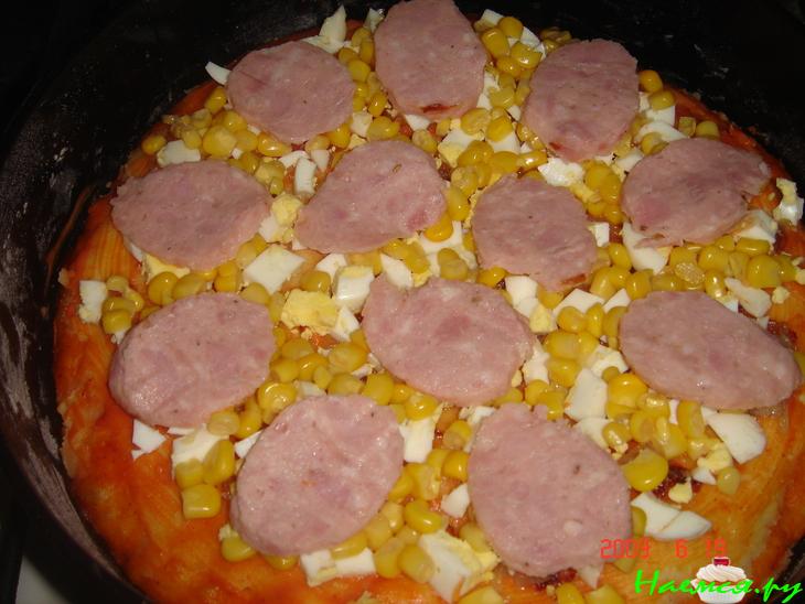 Пирог с колбасой по-столичному