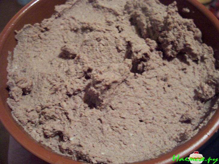 Нежный паштет из куриной печени и сердечек