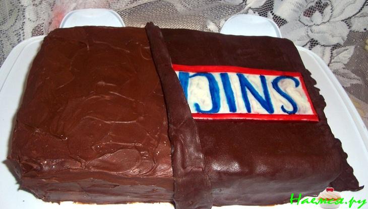 Торт "Воздушный сникерс" украшение