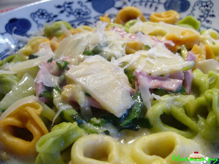 Паста тортеллини (Tortellini) с молочно-ветчинным соусом