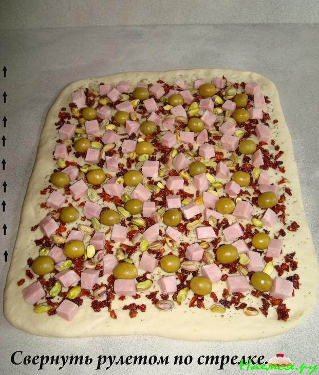 Хлеб с ветчиной и помидорами