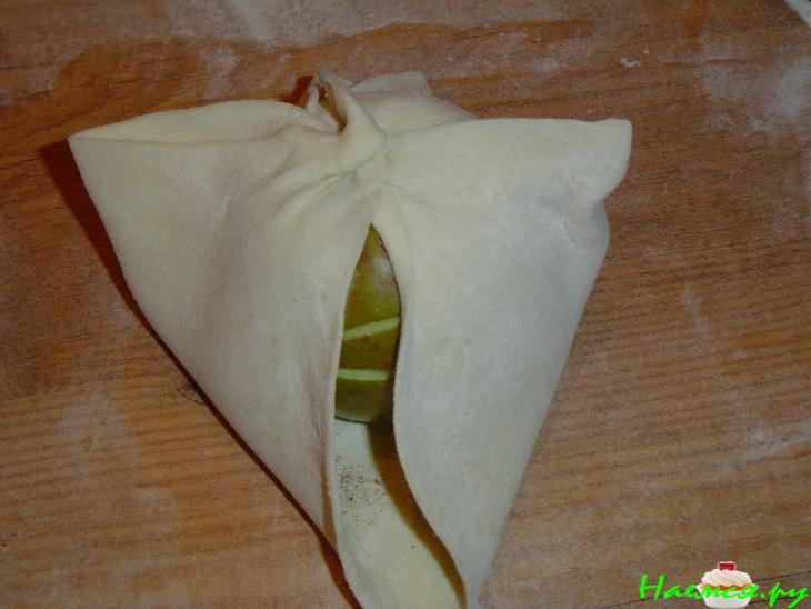 Яблочки с корицей, запеченные в слоеном тесте