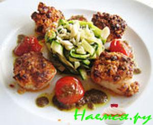 Морские гребешки под соусом тандори с орехами Морские гребешки под соусом тандори с орехами