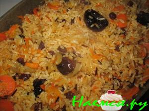 Постный плов с изюмом, курагой и черносливом Постный плов с изюмом, курагой и черносливом