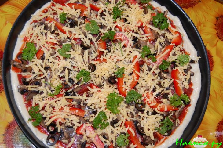 Пицца с охотничьими колбасками