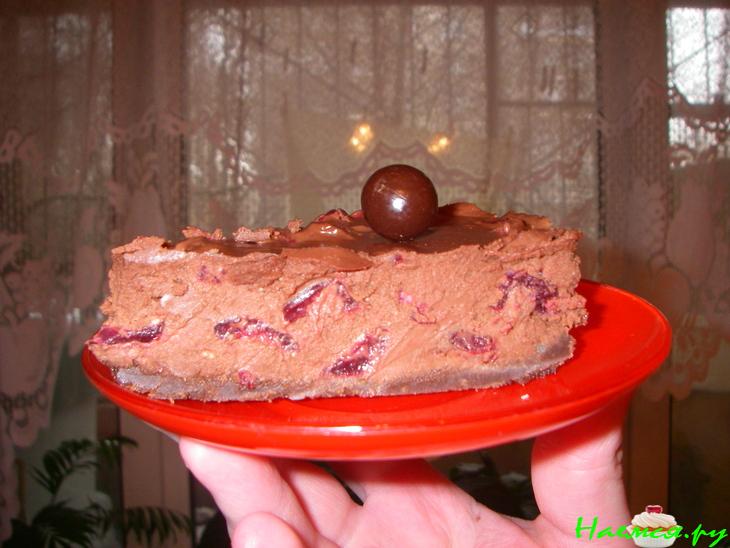 Шоколодный чизкейк с вишней