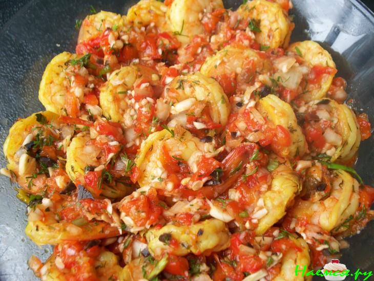 Салат-закуска из креветок, перцев и шампиньонов