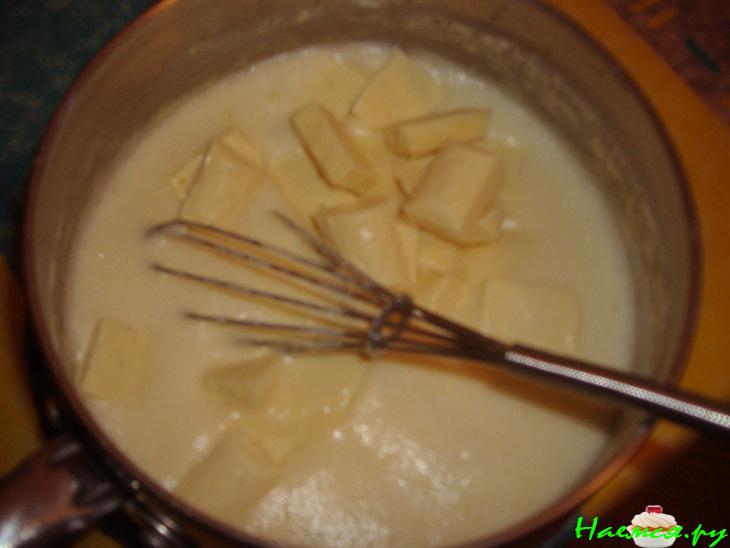 Ванильный крем с шоколадными пирожными