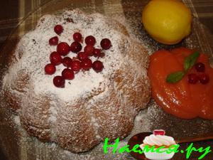 Творожная запеканка с изюмом и фисташками