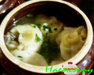 Манты с рыбой, запеченные в горшочках