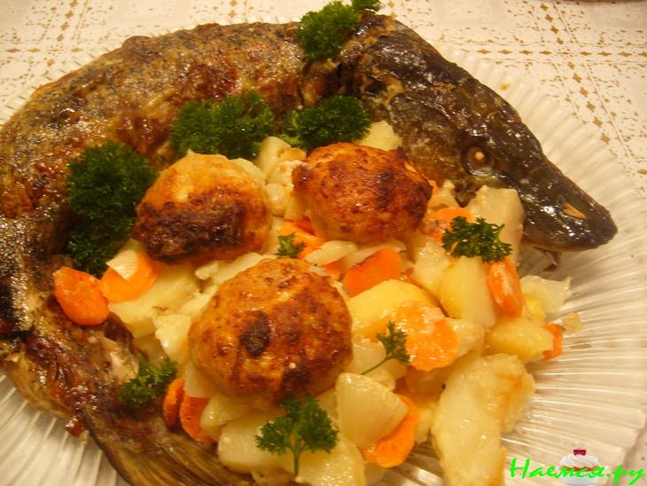 Щука фаршированная запеченная