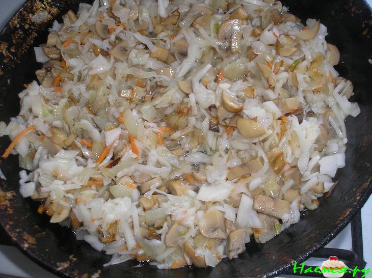 Варенички с картофелем, грибами и квашенной капустой