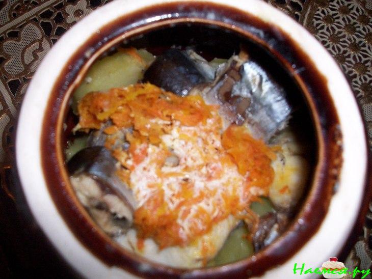 Скумбрия с картошечкой в горшочках