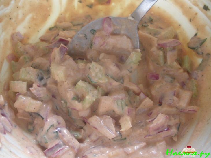 Сендвич с креветками и соусом Ремулад