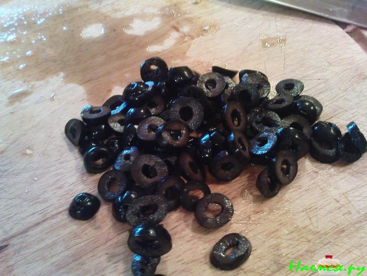 Черная паста с белым соусом