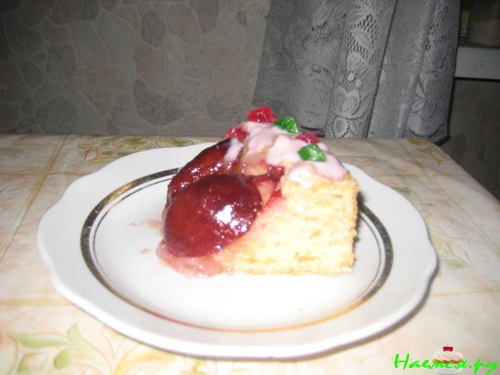 Аналогичный пирог со сливами