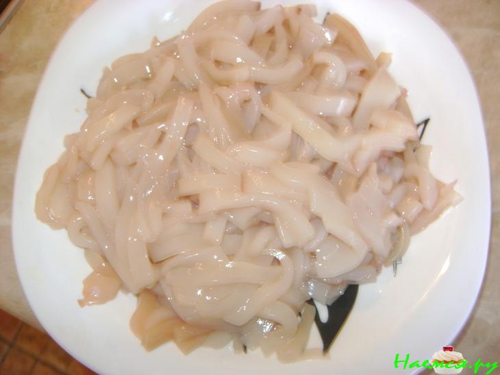 Жареный кальмар в сметане с картофелем