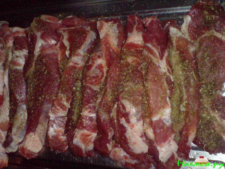 Шницели, тушеные со специями и красным вином