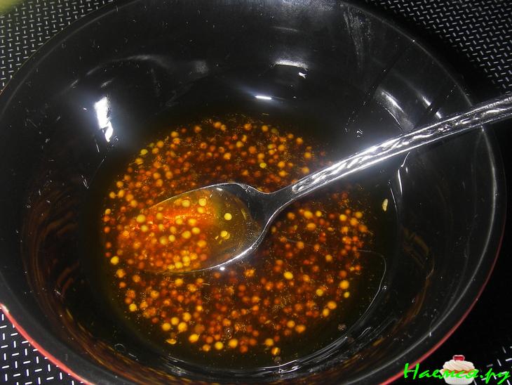 Салат с рукколой и тунцом с медово-горчичной заправкой